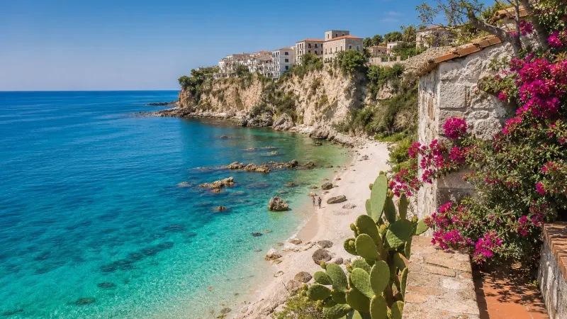Tavola di pesce fresco su una terrazza vista mare: dove mangiare pesce Tropea sulla Costa degli Dei