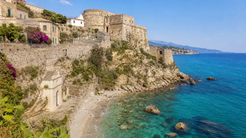 Pizzo Calabro cosa vedere: Castello Murat affacciato sul Tirreno