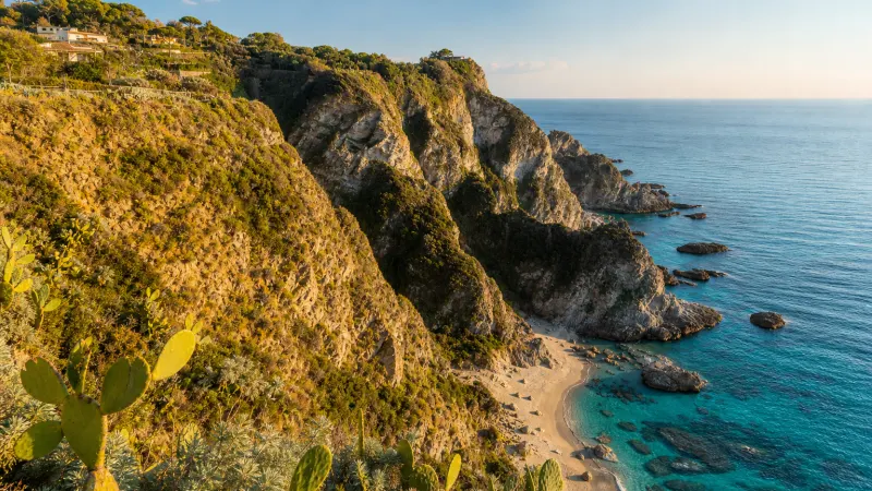 Snorkeling in Calabria sulla Costa degli Dei: fondali cristallini e pesci colorati tra Briatico e Capo Vaticano