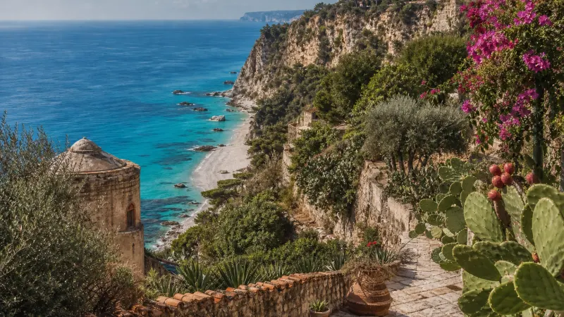 Panoramica di Tropea affacciata sul mare per un weekend tropea autunno tra storia e scorci sul Tirreno