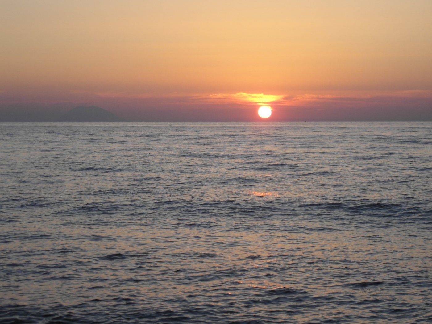 Tramonto Eolie — Prenota Calabascìu