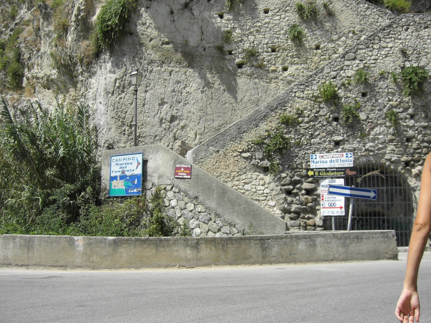 Tropea spiaggia e Grotta del Palombaro